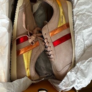 Women’s Size 7 Gola Sneakers